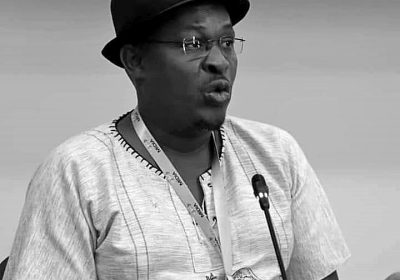 Jornalista Luís Nhachote apresenta o livro “Do Alto da Colina”