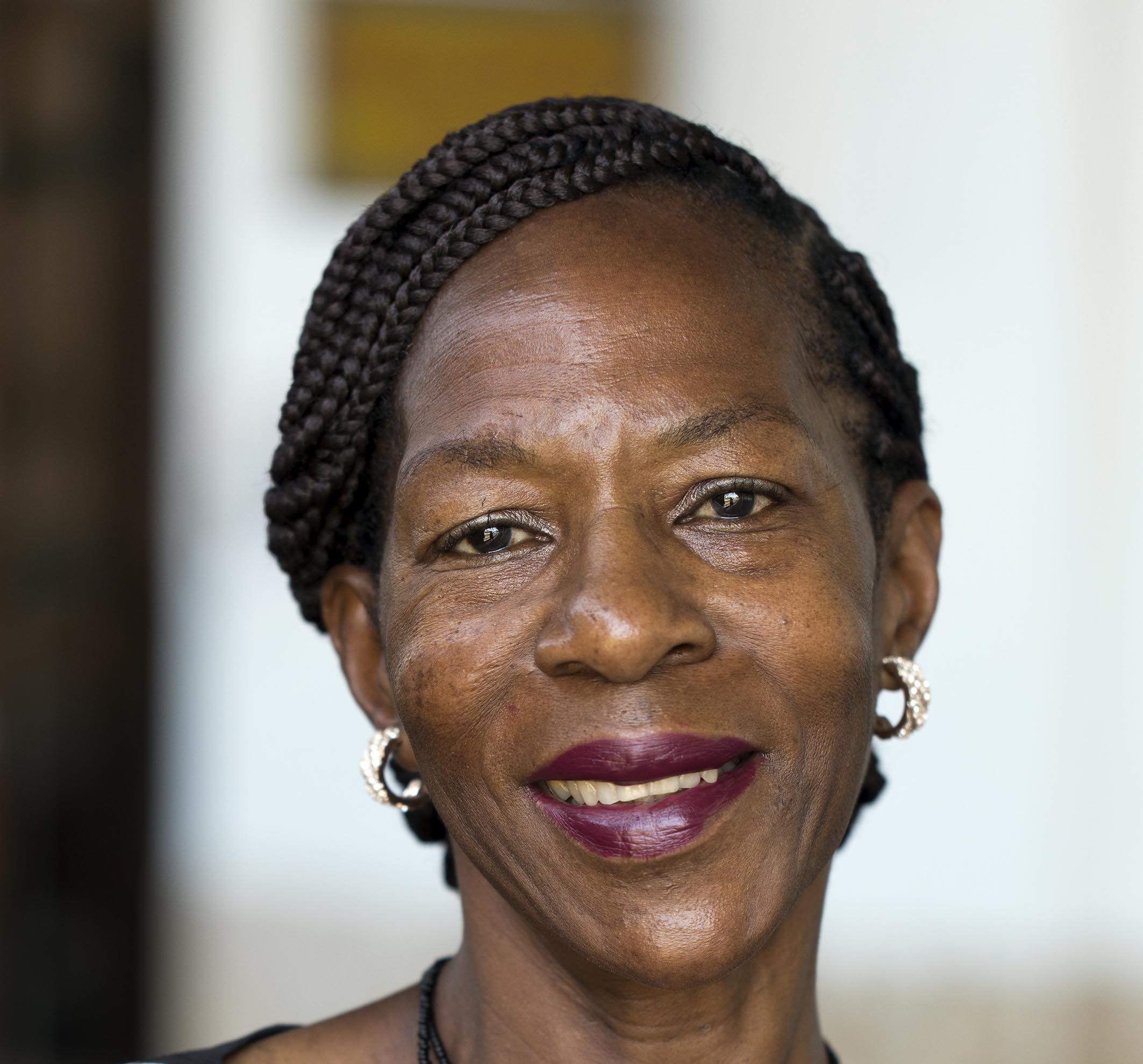 Lica Sebastião dá voz às mulheres nas artes plásticas moçambicanas Lica Sebastião dá voz às mulheres nas artes plásticas moçambicanas