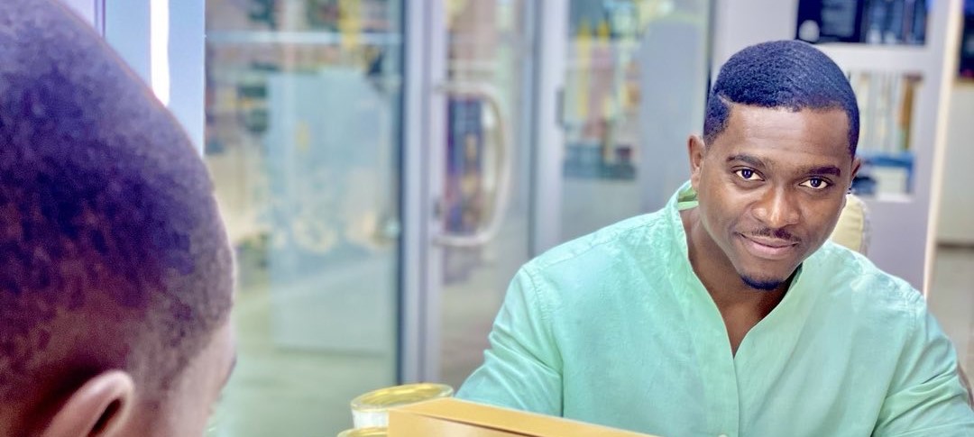 Nelson arrasa “invejosos”: “Tenho rés-do-chão com piscina. Quem fez isso aos 29 anos?”