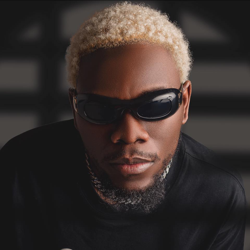 Cleyton da Drena diz que “Remédio da Lua” e “Estou a bater tipo Van Damme” são músicas infantis