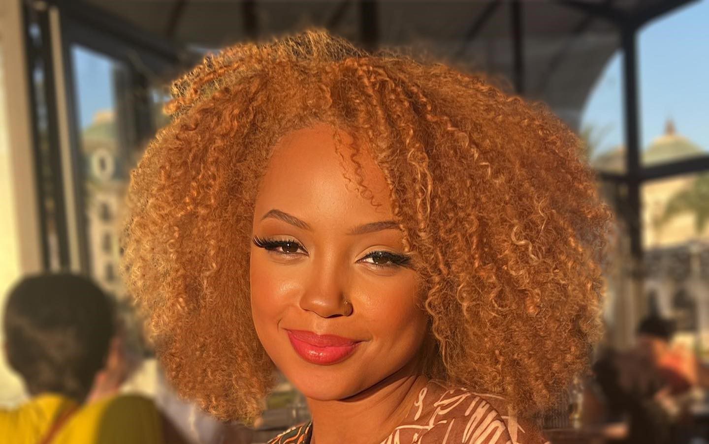 Nercy War, suposta namorada de Alcy Caluamba, faz pacto com o diabo