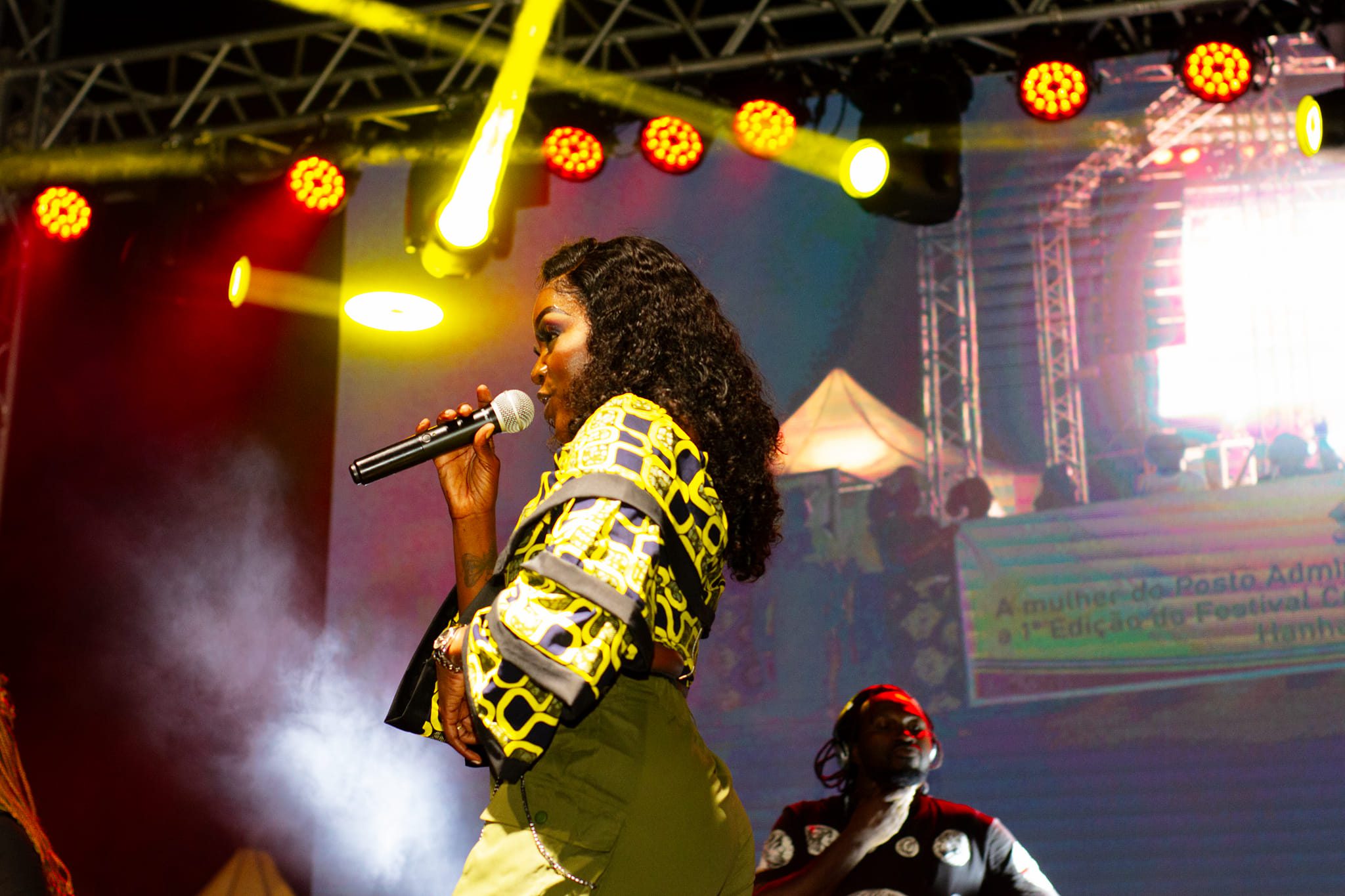 Tchakaze lança o seu primeiro livro “Ser Artista no País do Pandza” em evento cultural em Maputo