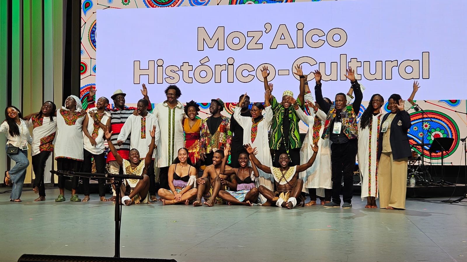 Wazimbo, Cheny, Deltino, Horácio, Pauleta e Onésia encantam o Japão na Expo Osaka