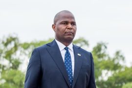 Presidente Daniel Chapo lança autobiografia e doa receitas às vítimas das inundações