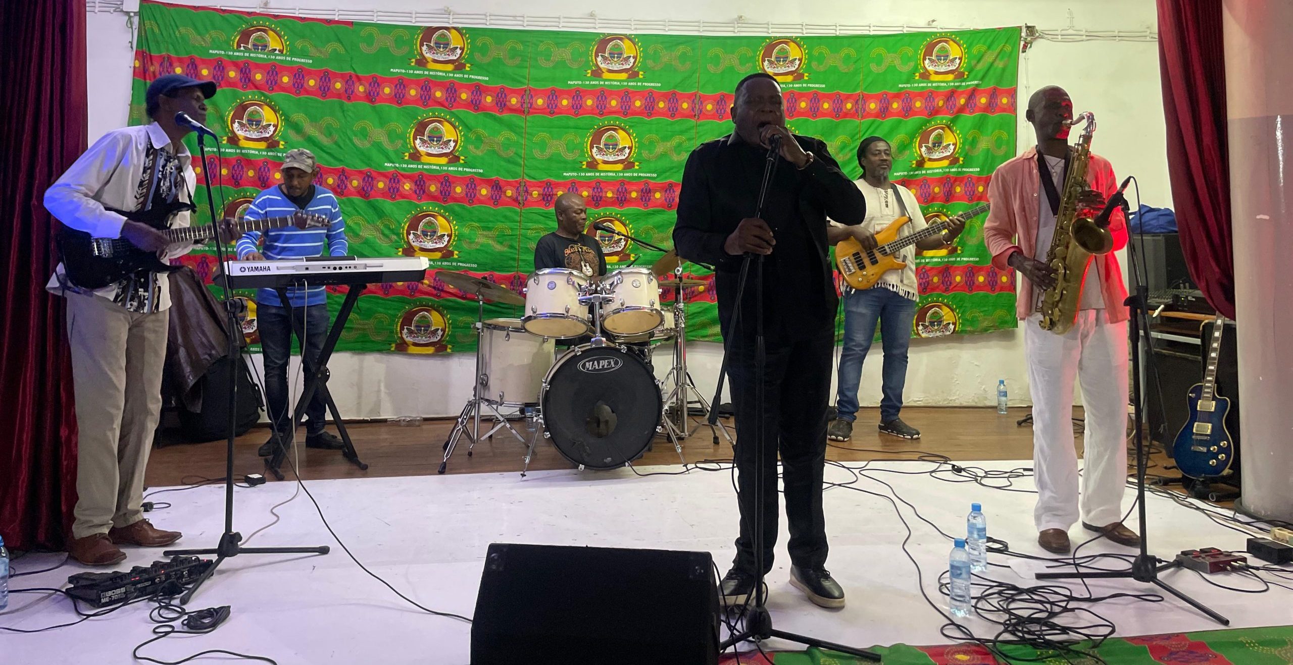 Wazimbo encanta no Ntsindya: Um regresso emotivo ao palco do seu “Baptismo Artístico”