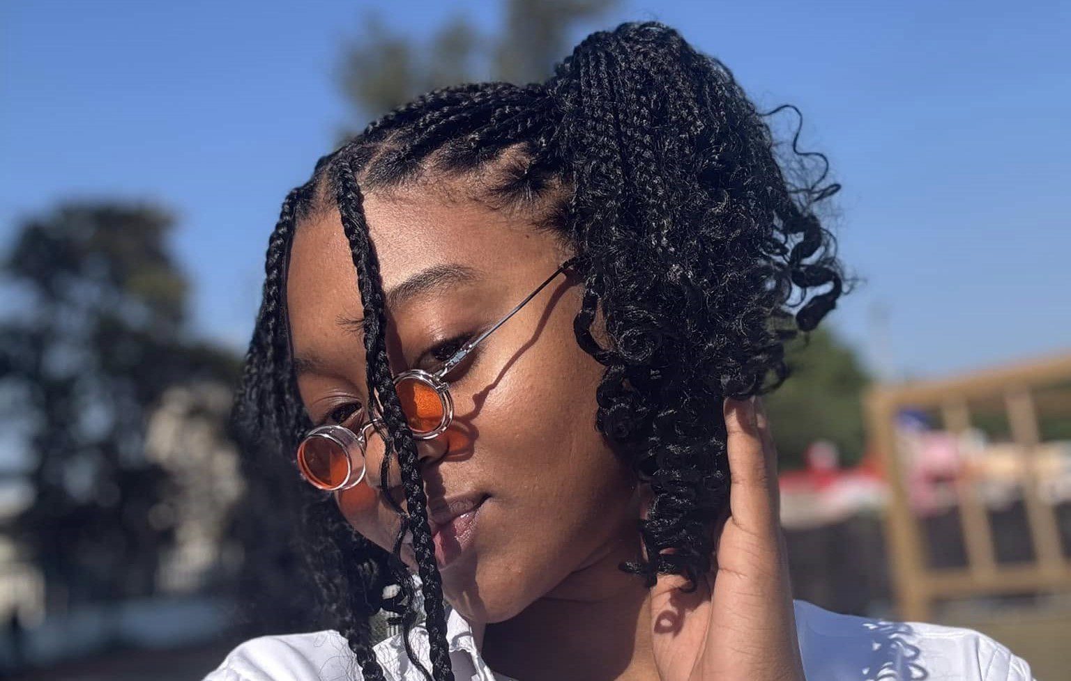 Fã manda foto do seu pn1s para a cantora Yadah Angel