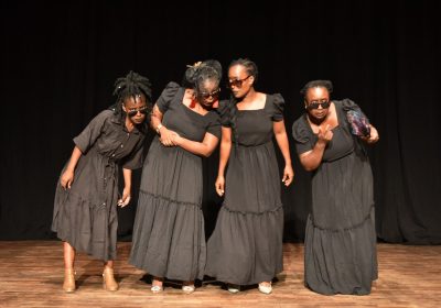 “As Substitutas” sobem ao palco da Casa Velha para três dias de comédia sombria e crítica social