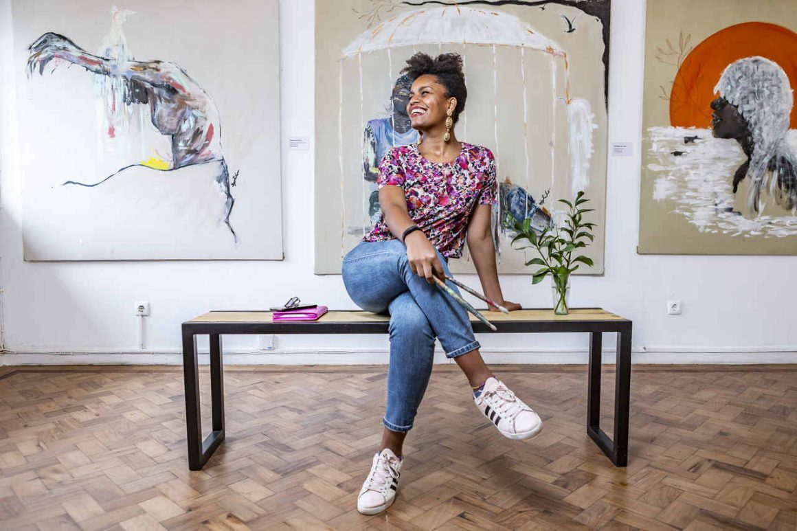 Nália Agostinho inaugura exposição “Rasgo na Névoa” no Camões