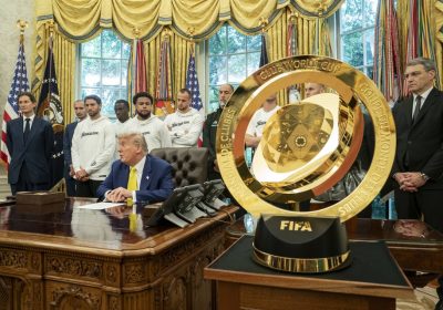 Chelsea celebra título, mas troféu original fica com Donald Trump