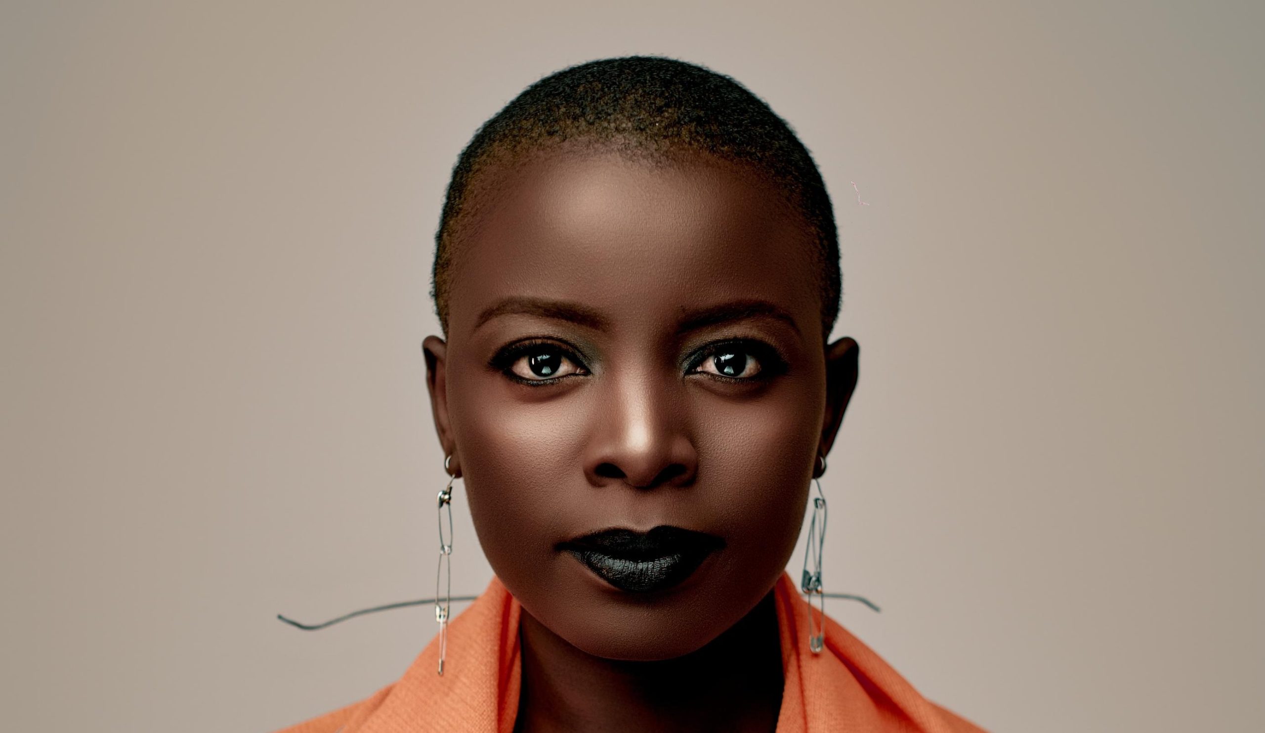 Brasil recebe Énia Lipanga para três meses de poesia e activismo