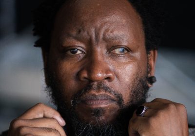 Gonçalo Mabunda expõe “O Adivinho dos Fabricantes da Pobreza” no CCFM