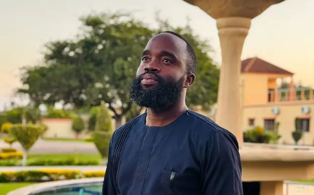 Borges Macuacua leva o humor moçambicano ao palco do “Stand Up da Banda” em Lisboa