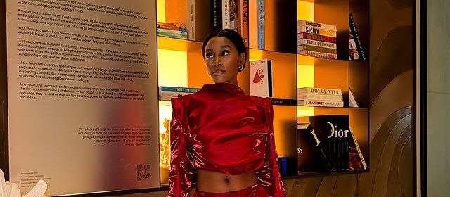 Influencer moçambicana Brownyn representa Moçambique no The Pink Table em Paris