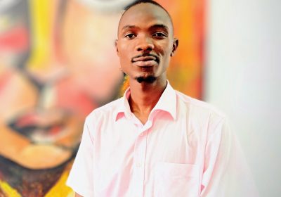 Malero Jeque apresenta o seu livro de estreia aos leitores da Beira e Nampula