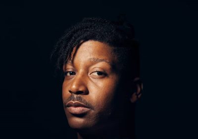 Do palco à nomeação: Yuck Miranda leva “Homem Novo” aos Prémios Mozal Artes e Cultura