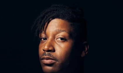 Do palco à nomeação: Yuck Miranda leva “Homem Novo” aos Prémios Mozal Artes e Cultura
