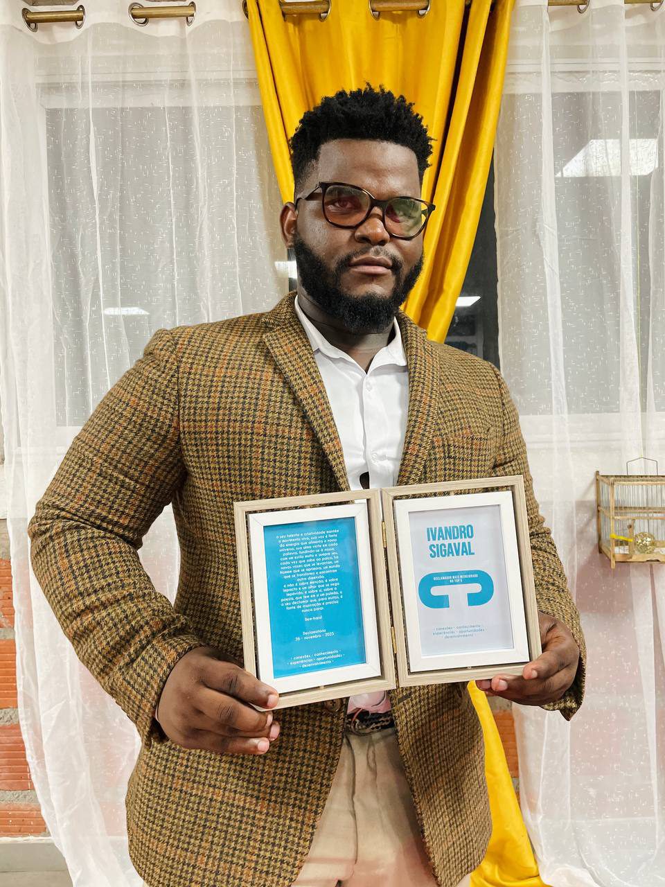Ivandro Sigaval distinguido no Declamatório