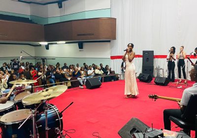 Shelcia Mac brilha na primeira edição da Mbenga Live Session