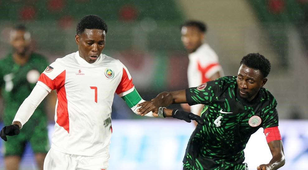 Dominguez, Mexer e Reinildo anunciam fim da carreira nos Mambas