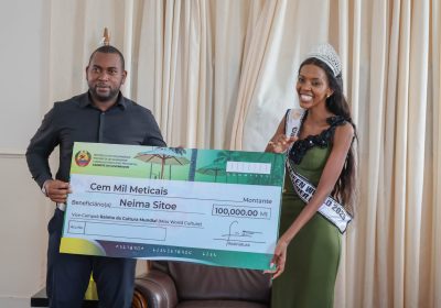 Francisco Pagula entrega 100 mil meticais a Neima Sitoe e defende o fortalecimento das indústrias criativas em Inhambane