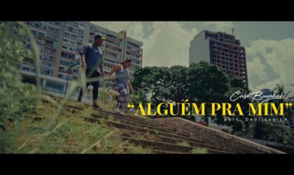 “Acertei”: Case Buyakah canta a felicidade de encontrar a pessoa certa