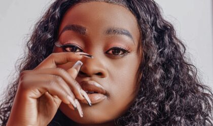 Hilka Melodies transforma luta pessoal em música no EP “Renascer”