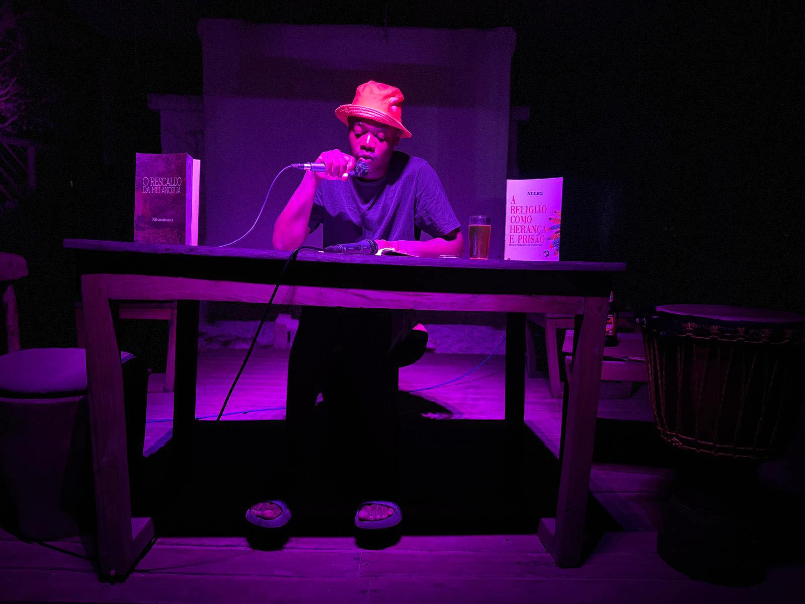 “O livro é um instrumento de transformação social” – Jeconias Mocumbe