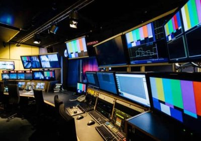 De Transmissores de Herança Cultural Para Produtores de Polémicas Rápidas e Descartáveis