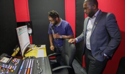 Governador de Inhambane inaugura um estúdio de Gravação de Músicas