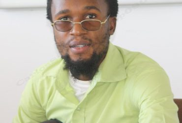 Régio Conrado elogia Assa Matusse e critica Lourena & Matilde “Só andam a abanar bundas”