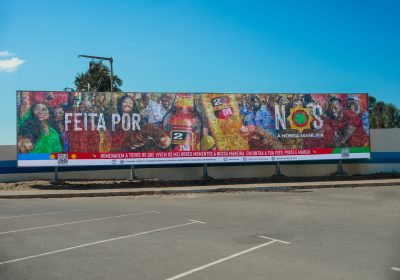 2M cria primeiro outdoor em Moçambique feito com mais de mil rostos de consumidores