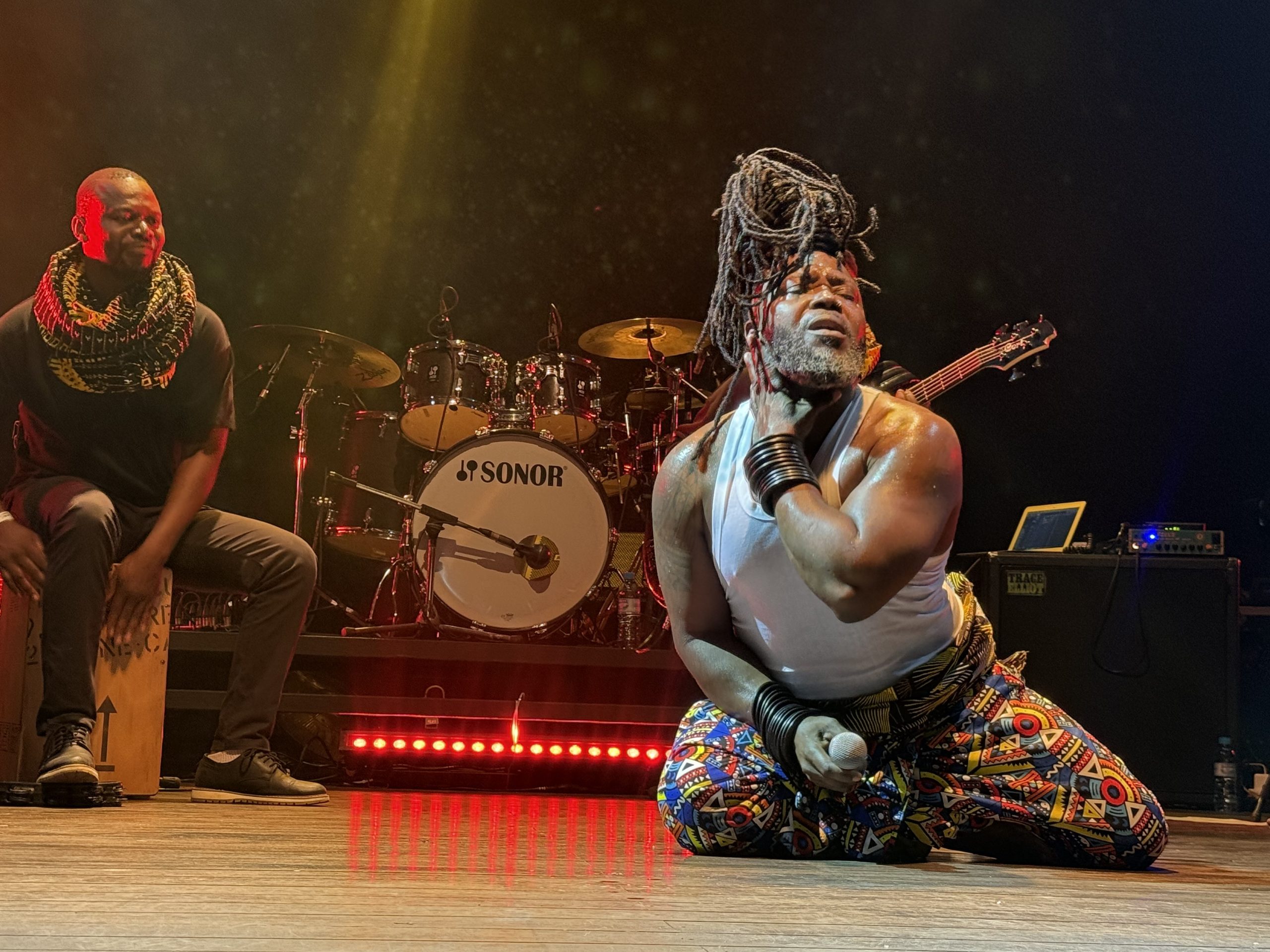 A electrizante apresentação de Niinee de Radjha Ally