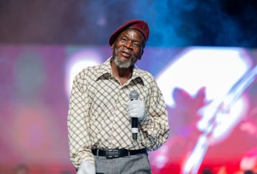 Público “mima” António Marcos com mais de 147 mil meticais no concerto de Nelson Tivane