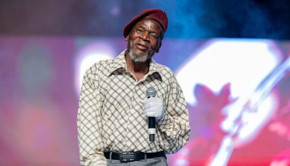 Público “mima” António Marcos com mais de 147 mil meticais no concerto de Nelson Tivane