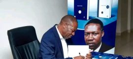 Nampula: Assane Ussene apresenta obra literária que propõe mudanças no ensino de inglês