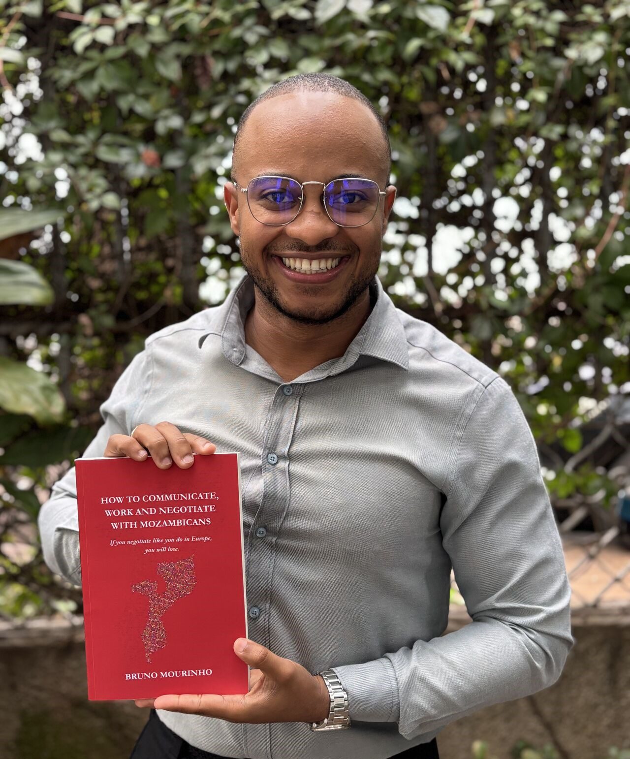 Bruno Mourinho lança livro sobre comunicação, negócios e relações interculturais em Moçambique