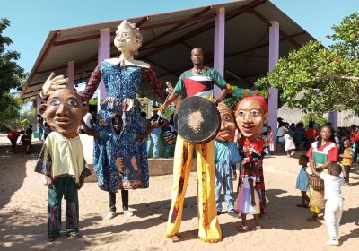 Enéas Lourenço: O artista que dá vida às marionetas gigantes em Inhambane