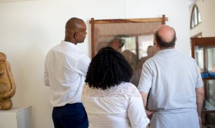 Mulher africana no centro da narrativa artística em exposição no Museu Regional de Inhambane
