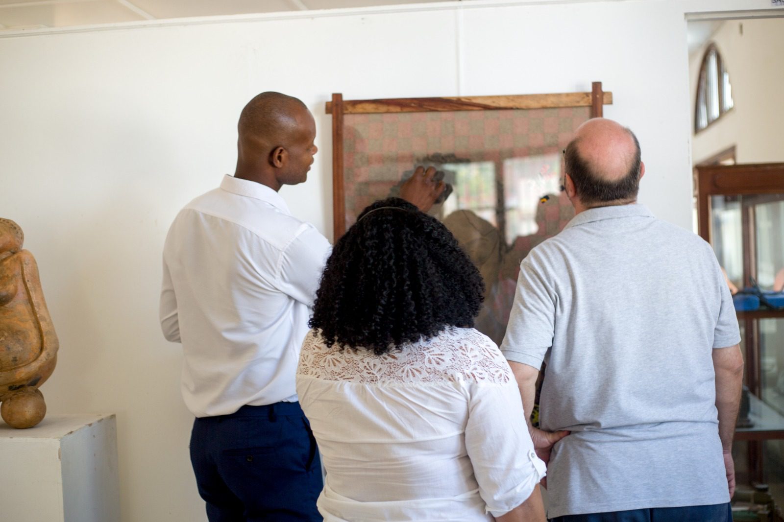 Mulher africana no centro da narrativa artística em exposição no Museu Regional de Inhambane
