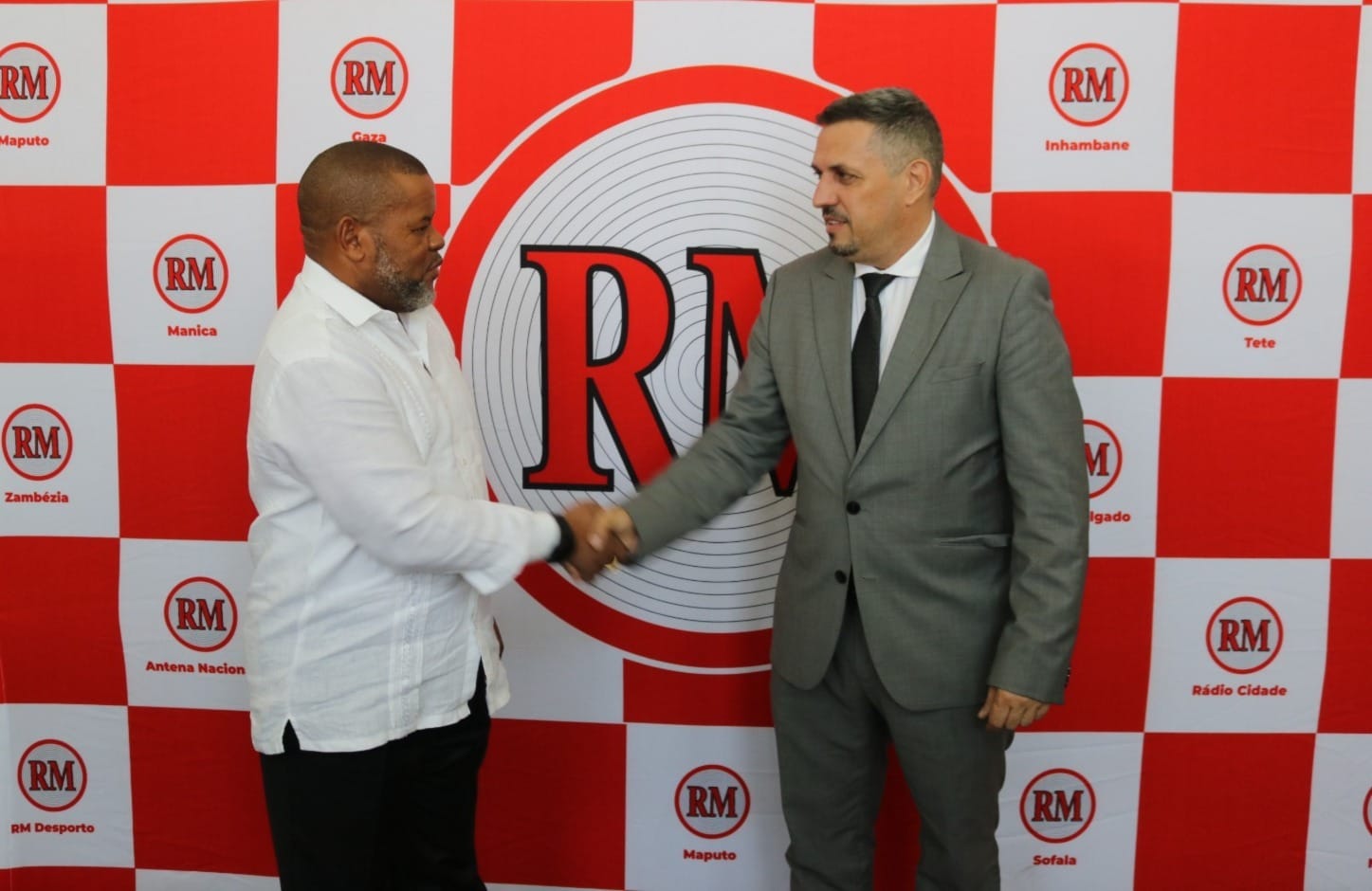 Rádio Moçambique e Seasonwizard unem-se para reabilitar Centro de Saúde e Centro Social