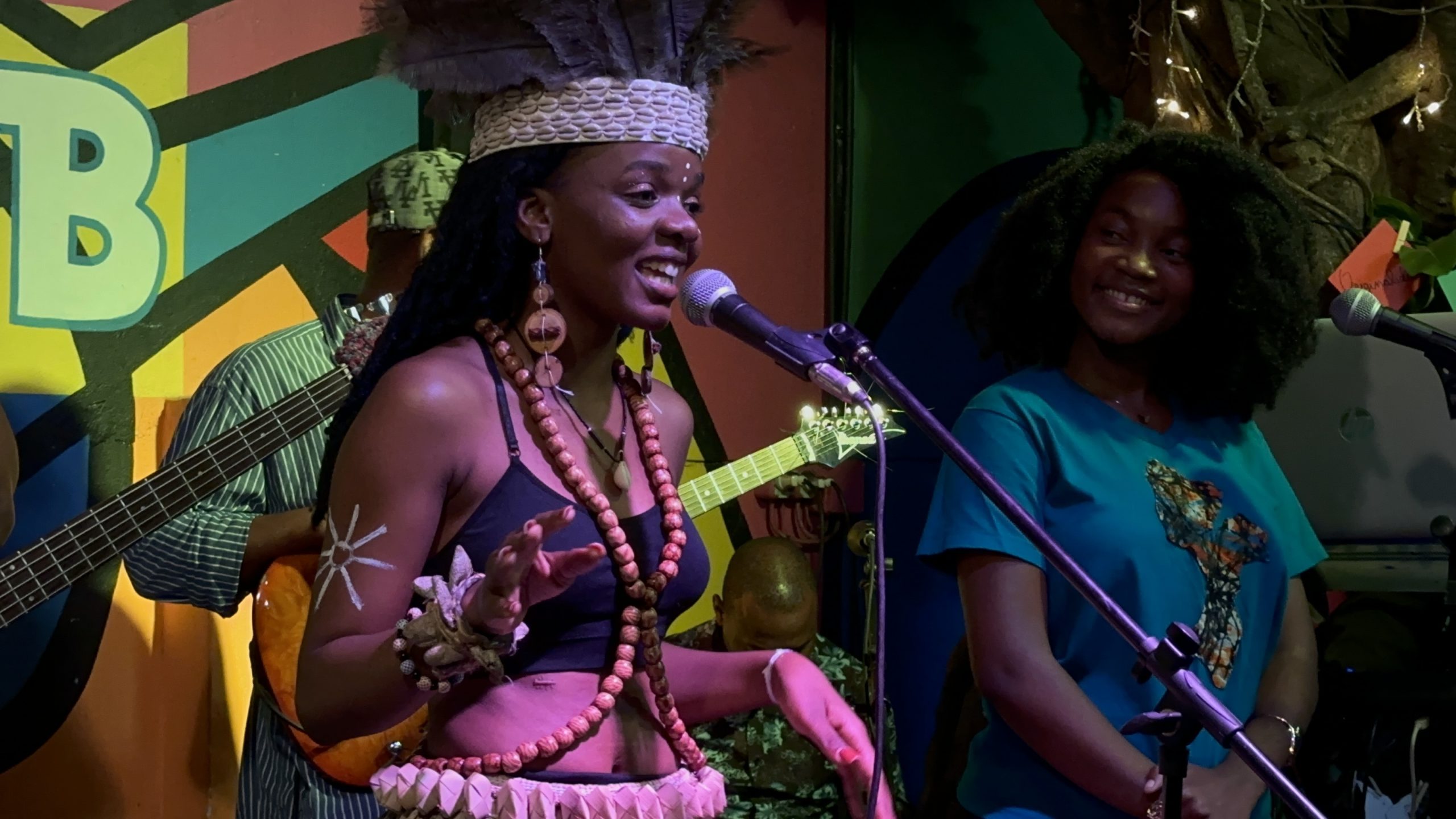 Leia Nhambe estreia-se na música com EP que celebra as raízes africanas