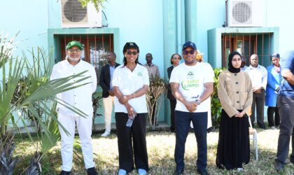 Kaylah Amuji representa o pai na iniciativa Campus Limpo da ESUDER