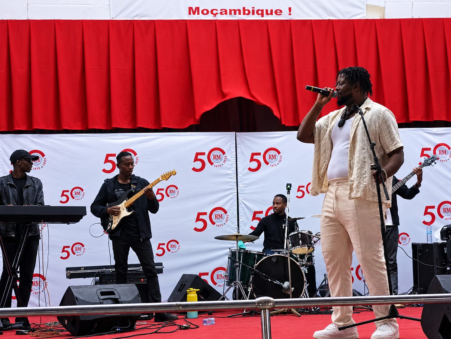 BZTROUBLEX leva energia e brilho ao Estúdio Auditório da Rádio Moçambique
