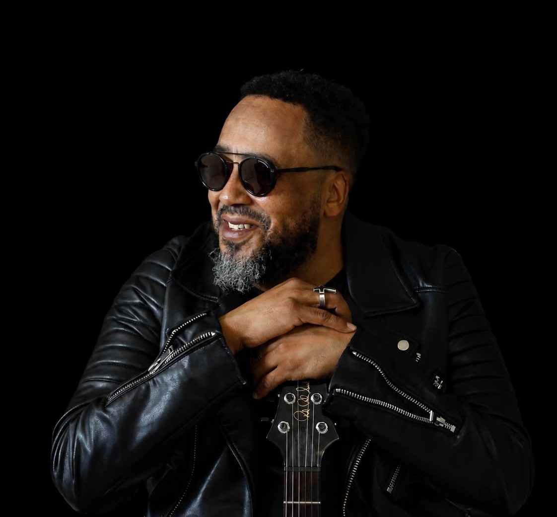 Ernie Smith revisita palcos de Maputo com noite dedicada ao jazz e R&B